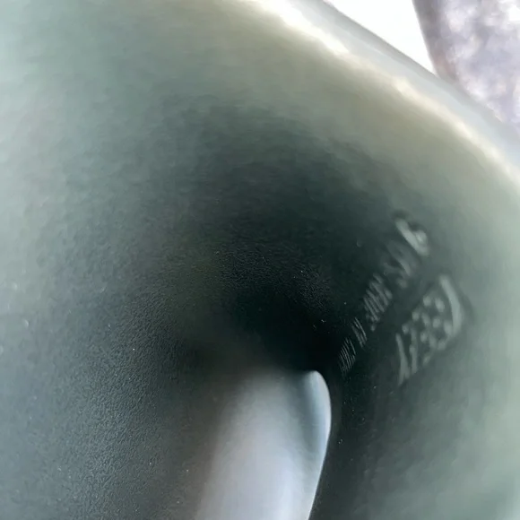 Yeezy Slides *Size 9 - Picture 5 of 6